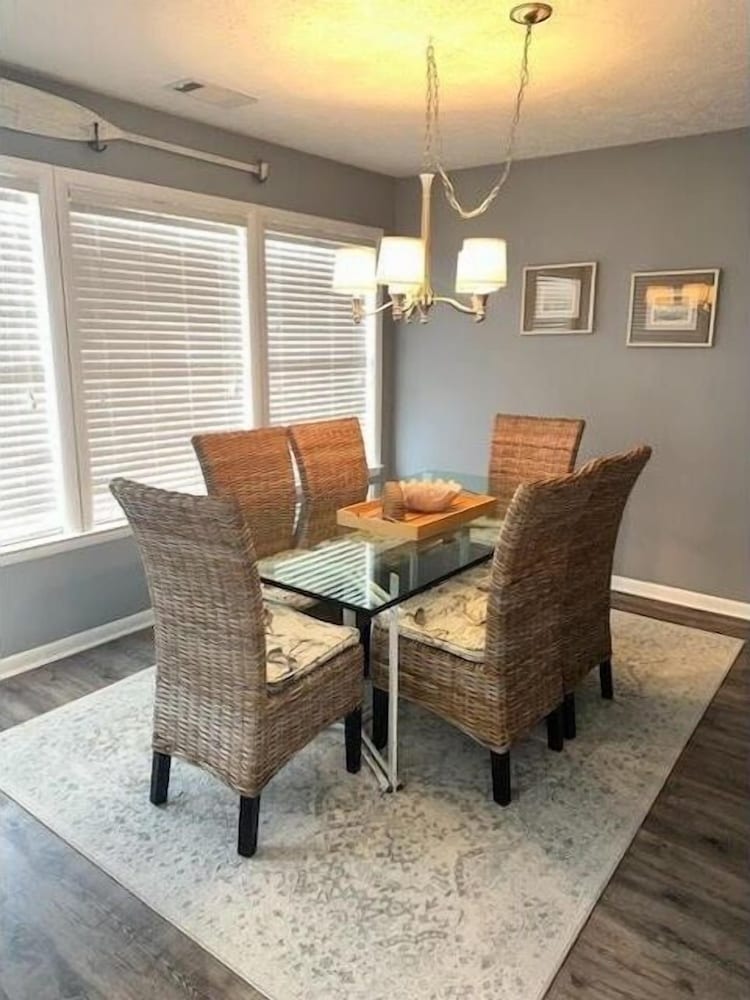 Sea Grove 2 Bedroom Condo by Redawning