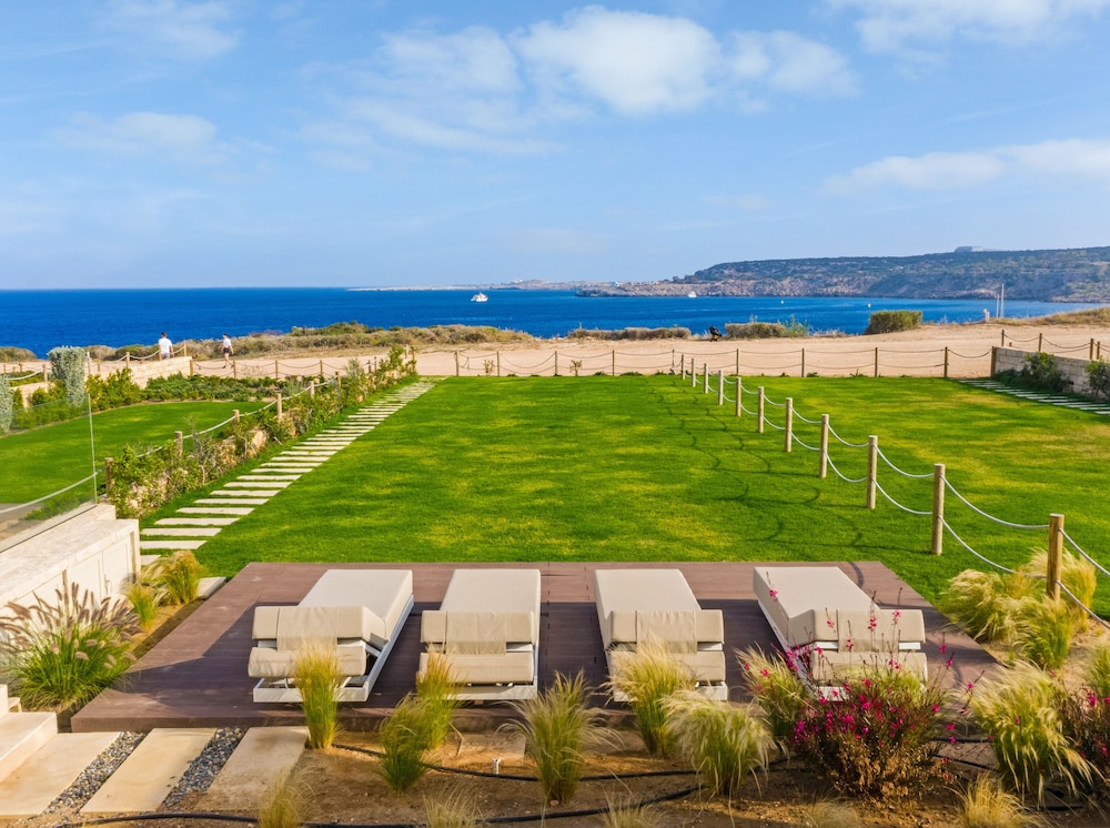 Sanders Konnos Bay Aphrodite - Exquisite 6-bedroom Villa On the Beach Front