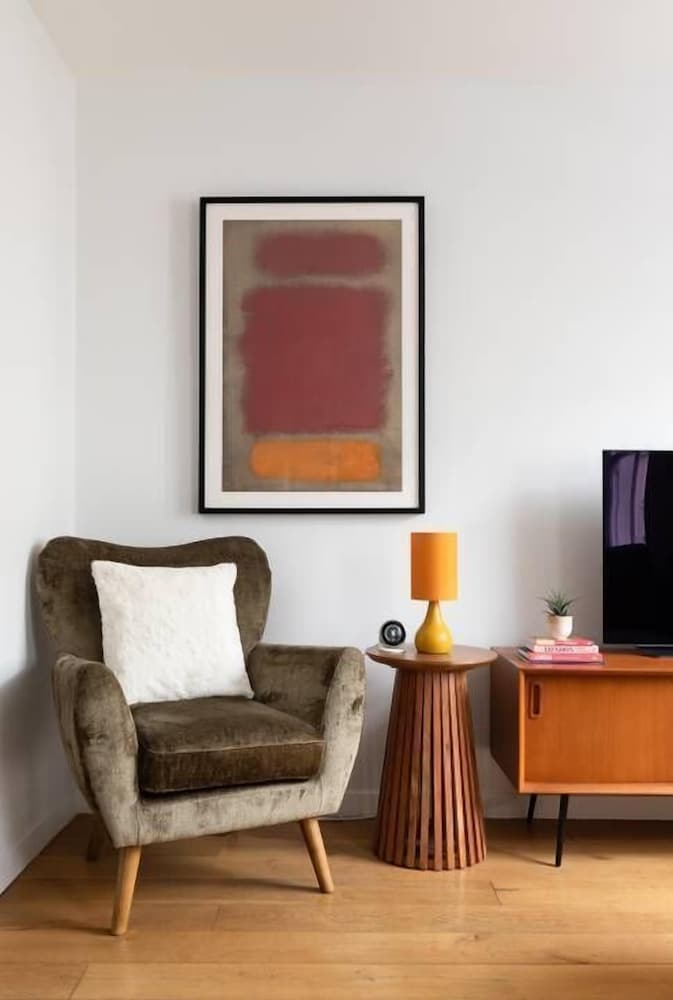 St Stephen's Gardens Viii by Onefinestay
