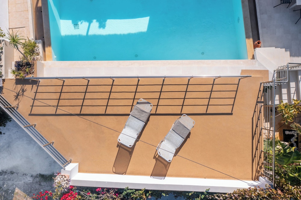 Villa Oasis in Nikiana - Sleep 6 - Pool - Hot Tub