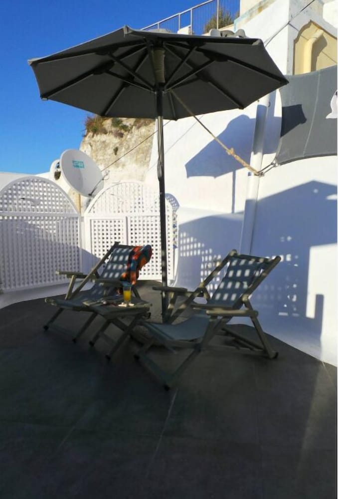 Astrea Suites Feggaropetra Cave House
