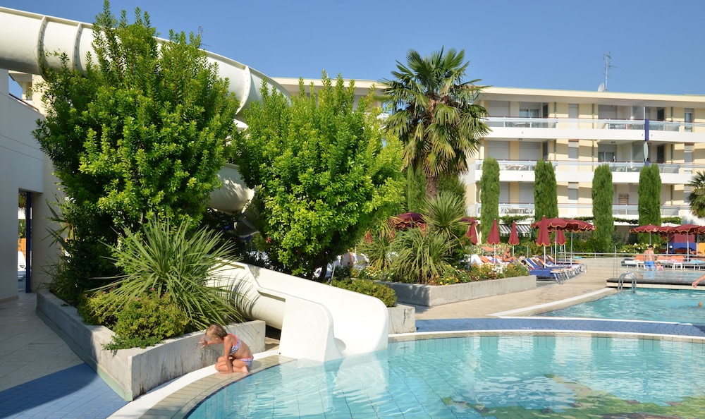 Super Villaggio Planetarium Resort one Bedroom Apartment Sleeps 4