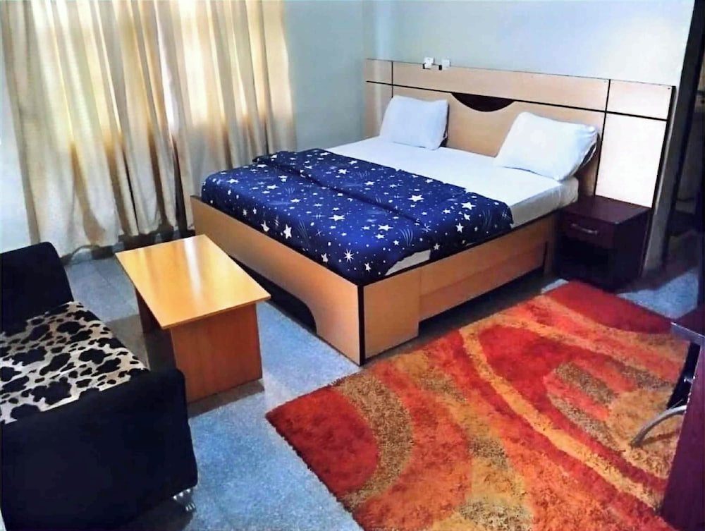 LEISURE SPRING HOTEL