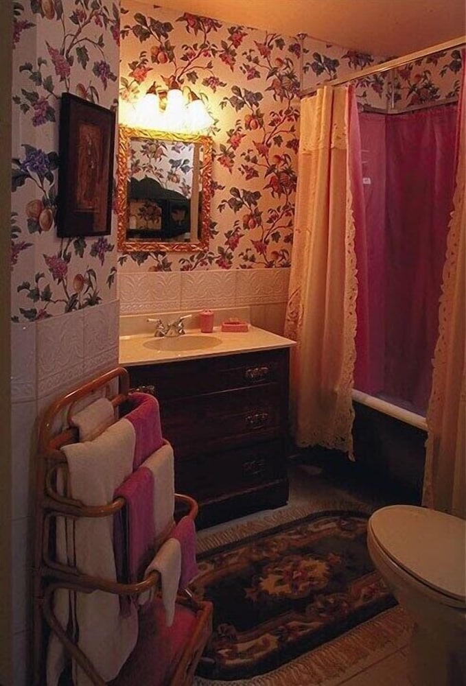 Charlottetown Vacations - The Elmwood Heritage Inn - Property Image 3