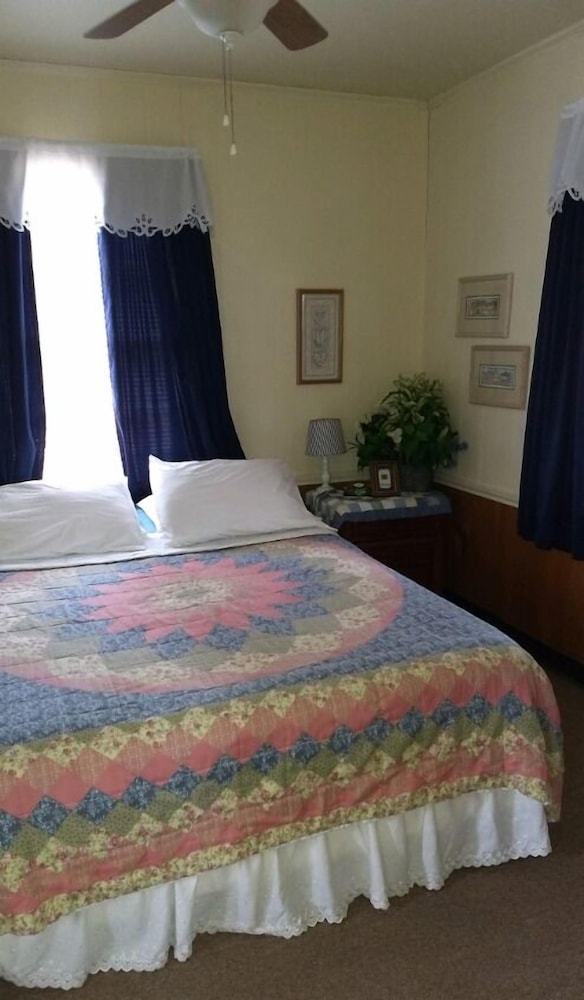 Marshall Vacations - Bullfrog Marina RV Park and Cabins - Property Image 2