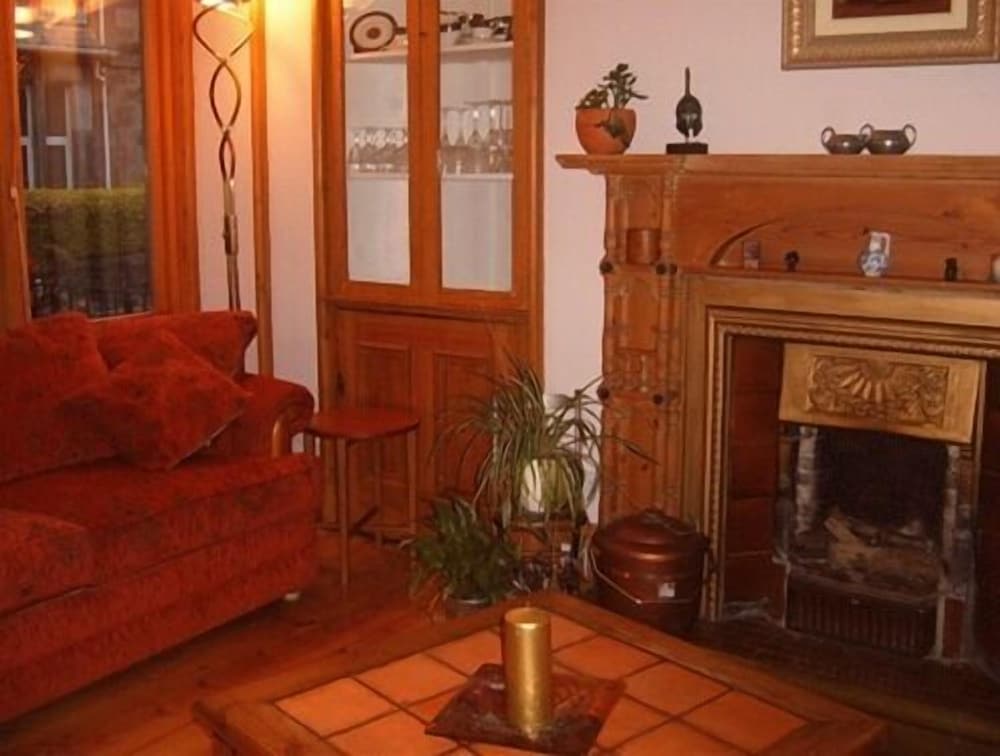 Rossmount Guest House