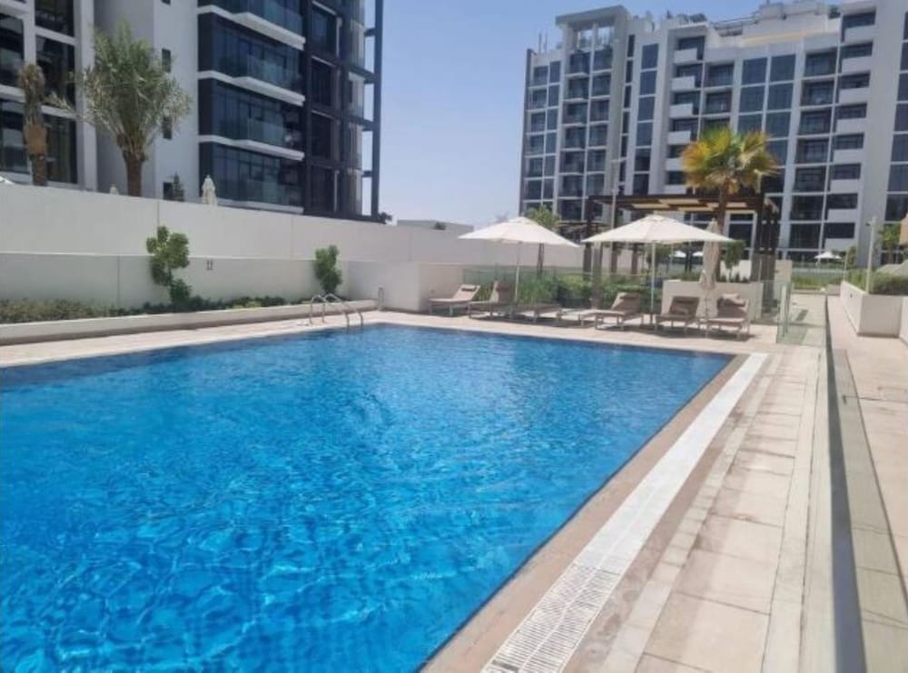 Luxurious 1BR Living in Azizi Riviera 39