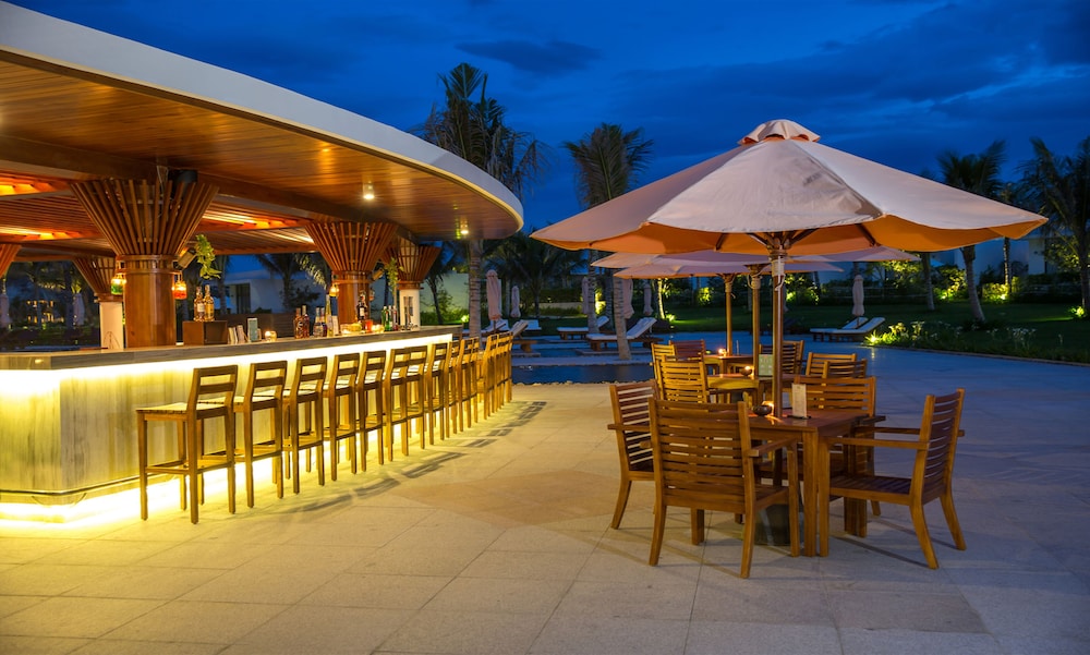 Cam Ranh Riviera Beach Resort & Spa