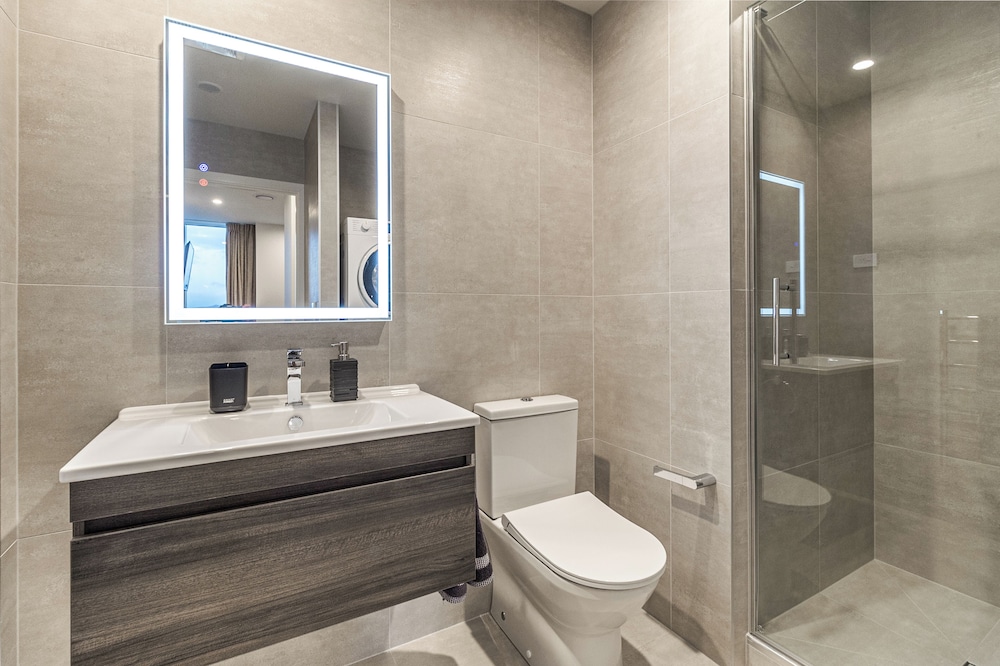 Modern 2BR Penthouse for Families by Zodiak Stays
