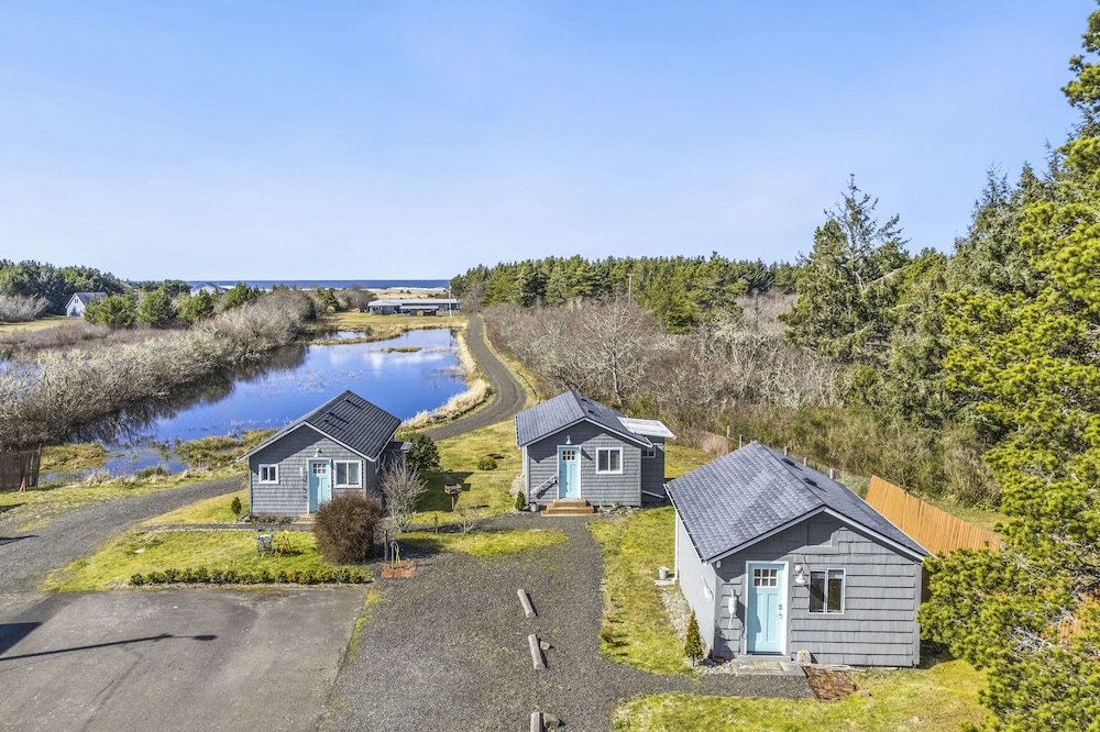 Hotel Breakwater Inn - Image 1