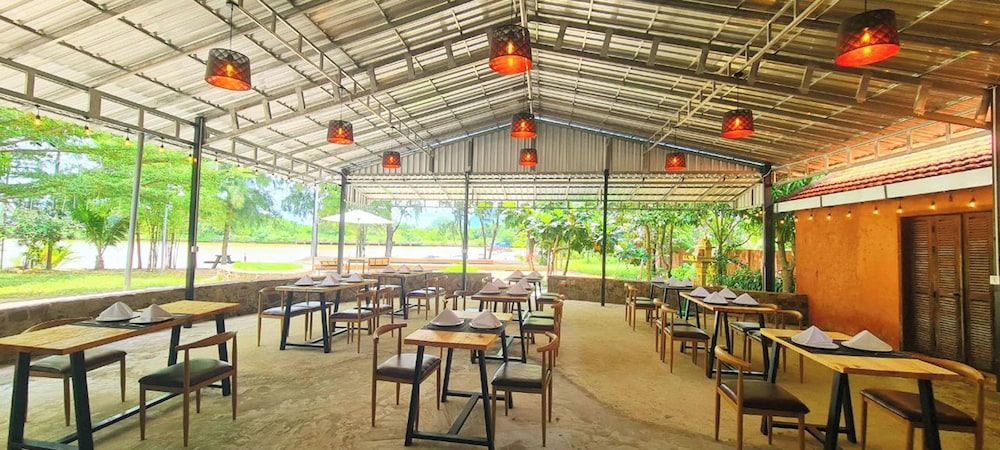 Sun&Roots Lodge Restaurant and Bar