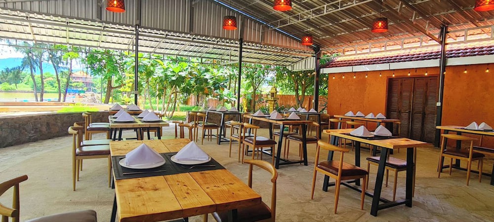 Sun&Roots Lodge Restaurant and Bar