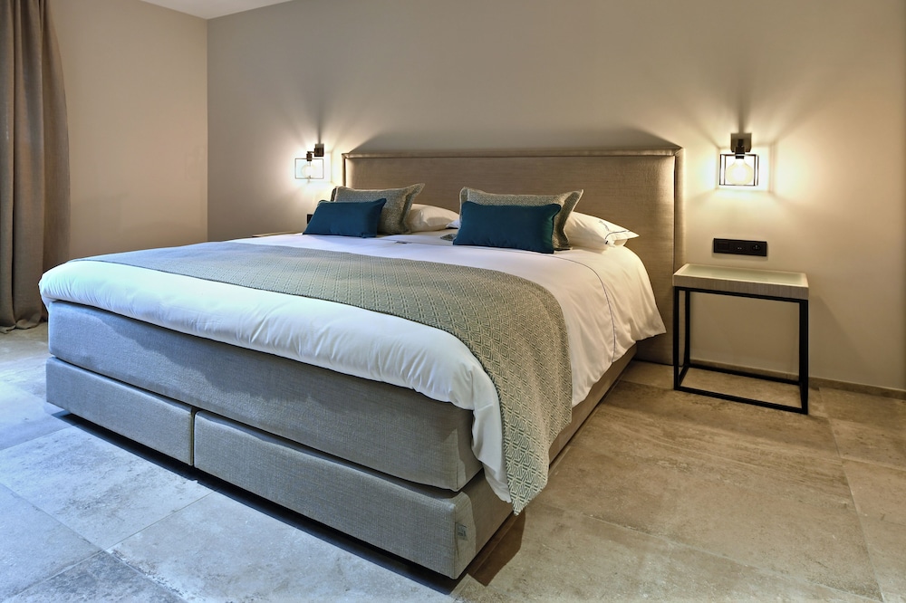 Luxury Villa Retreat at Durbuy Suites for 12 Pers
