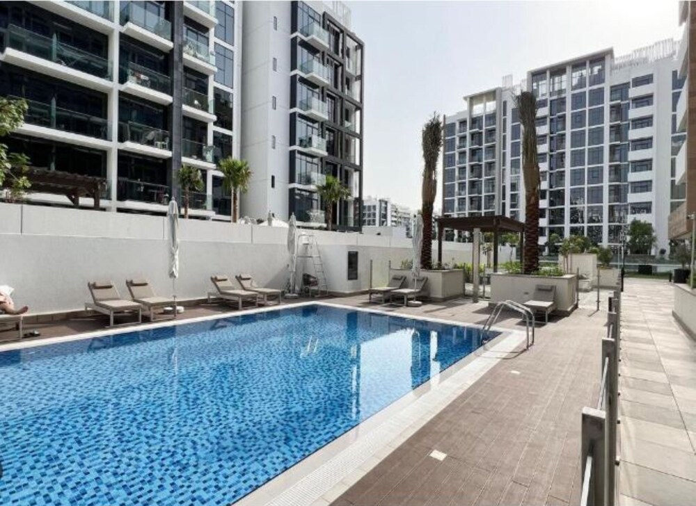 Luxurious 1BR Living in Azizi Riviera 39