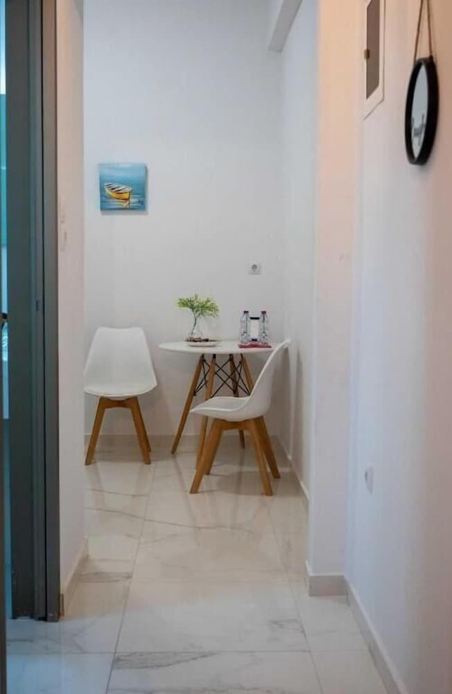 Finikas Suites & Apartments by Airstay