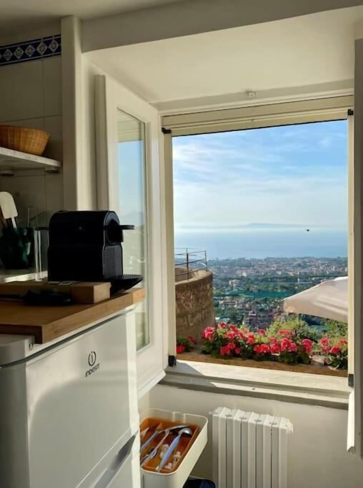 Charming Location Between Positano and Sorrento