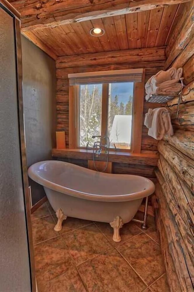 Black Bear Lodge Holiday Home 4 view 4