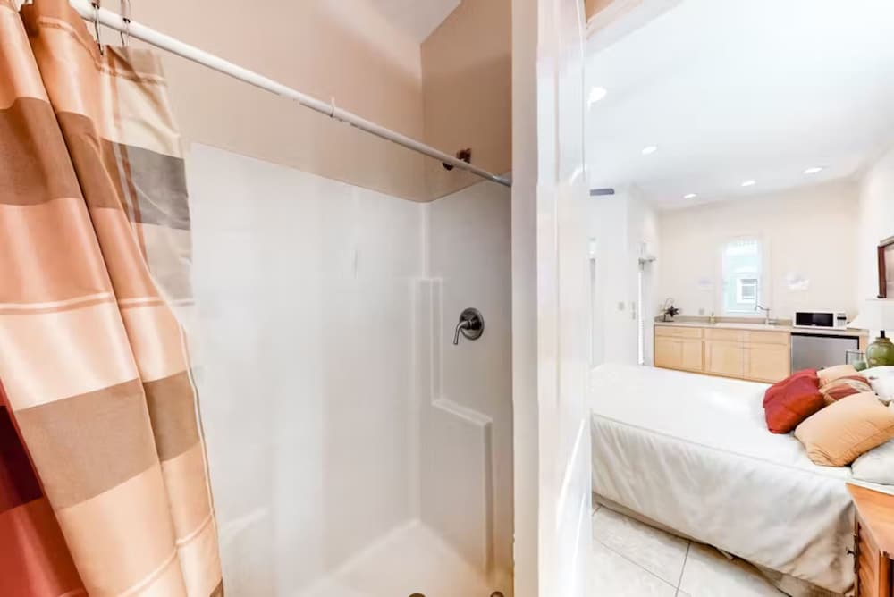 Serenity by the Sea! 4BR Retreat, Sleeps 12, Walk to Beach & Community Pool