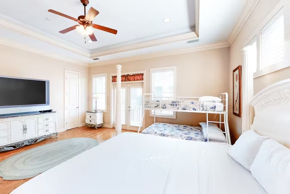 Serenity by the Sea! 4BR Retreat, Sleeps 12, Walk to Beach & Community Pool