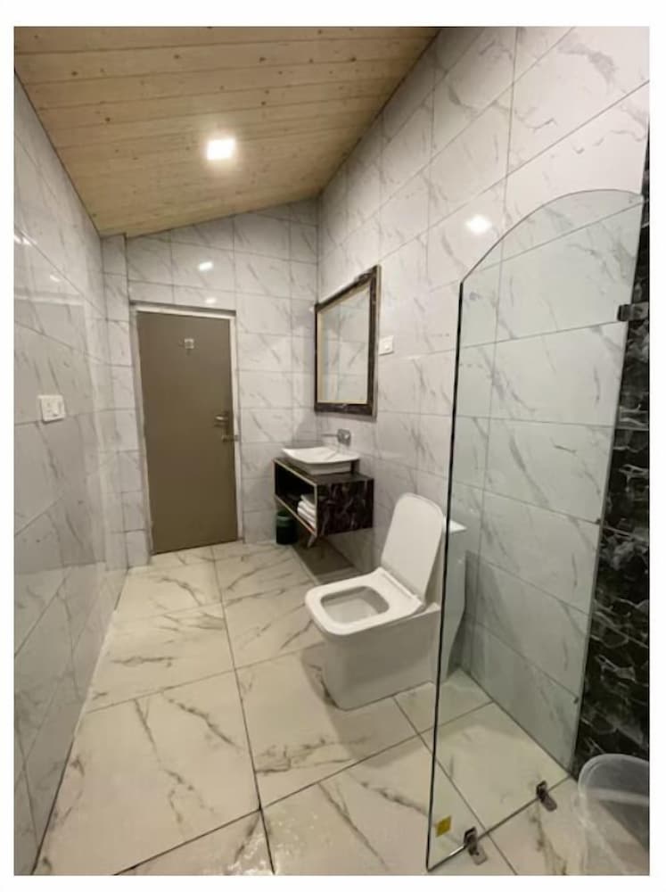 Xenious White House Eco Resort