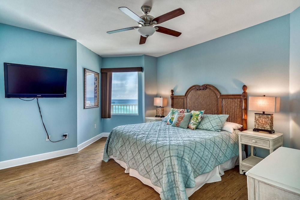 Sea Turtle Retreat! 3BR Beachfront Condo With Stunning Gulf Views Sleeps 8
