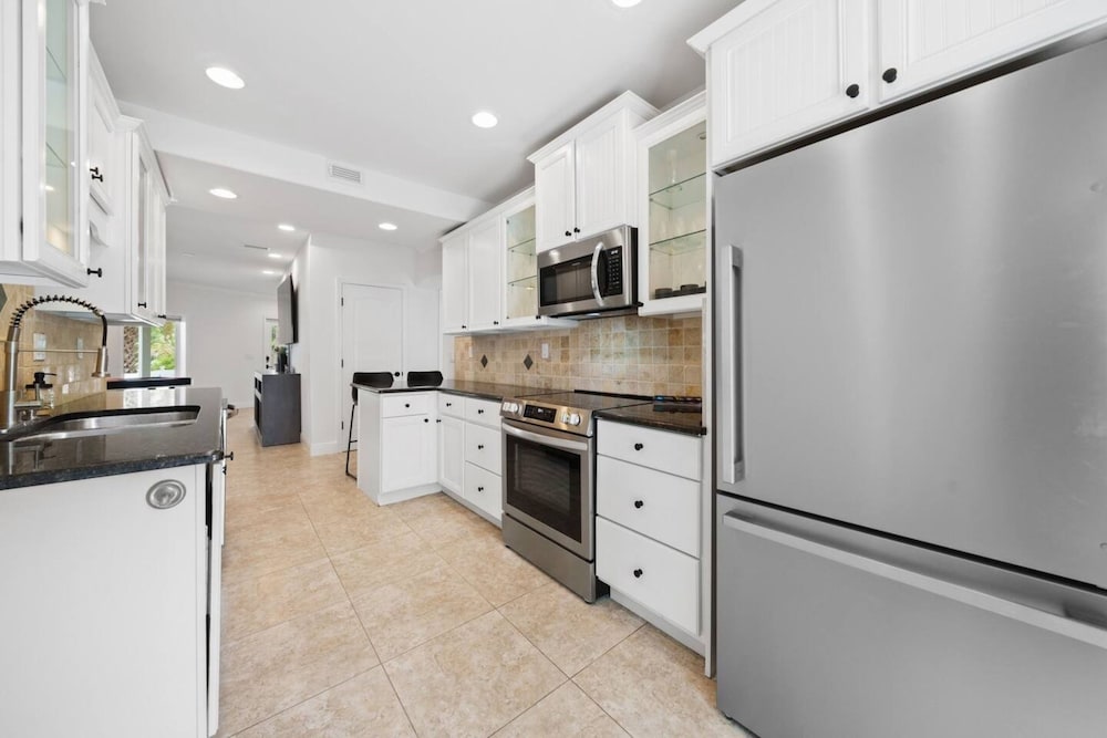 Seas & Greetings! 5BR 4BA House! Elegant Coastal Living Near the Shore