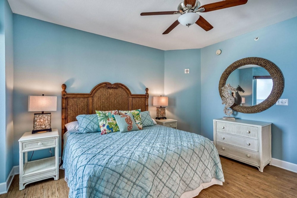 Sea Turtle Retreat! 3BR Beachfront Condo With Stunning Gulf Views Sleeps 8