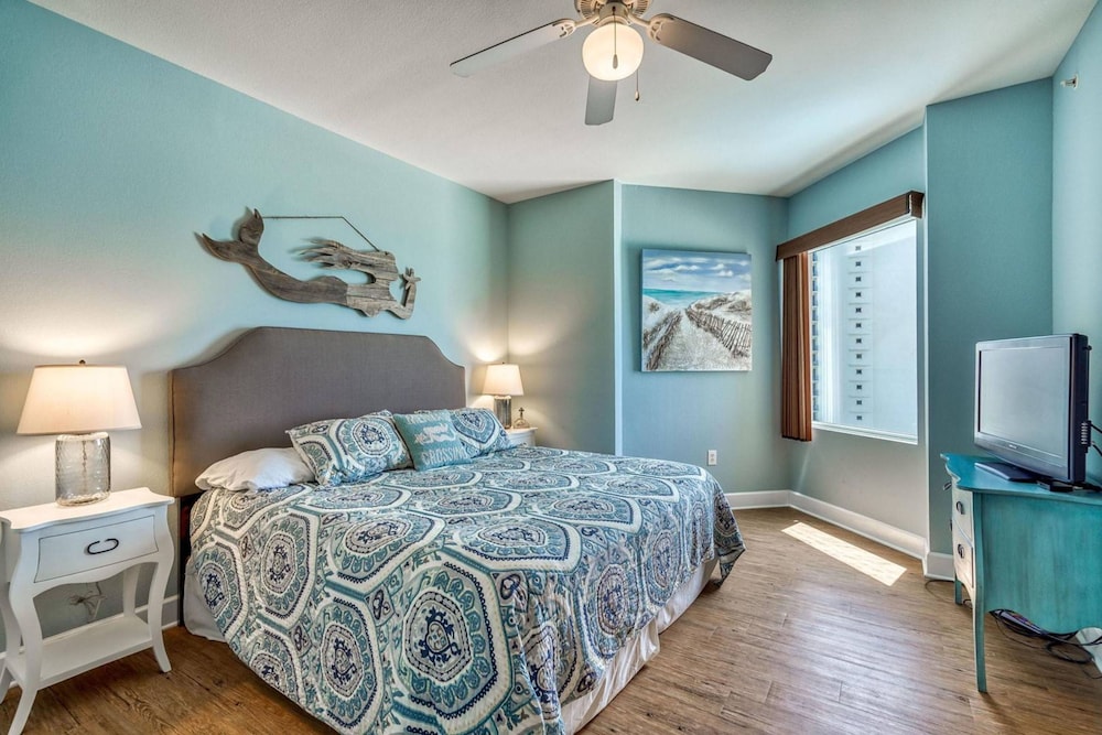 Sea Turtle Retreat! 3BR Beachfront Condo With Stunning Gulf Views Sleeps 8