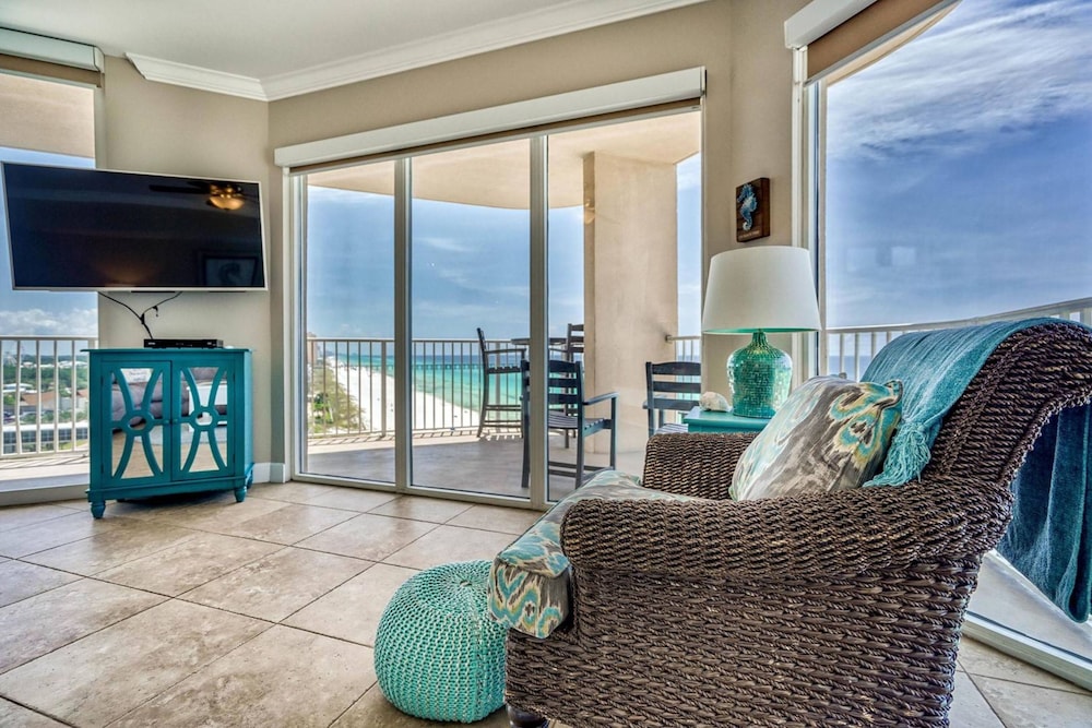 Sea Turtle Retreat! 3BR Beachfront Condo With Stunning Gulf Views Sleeps 8