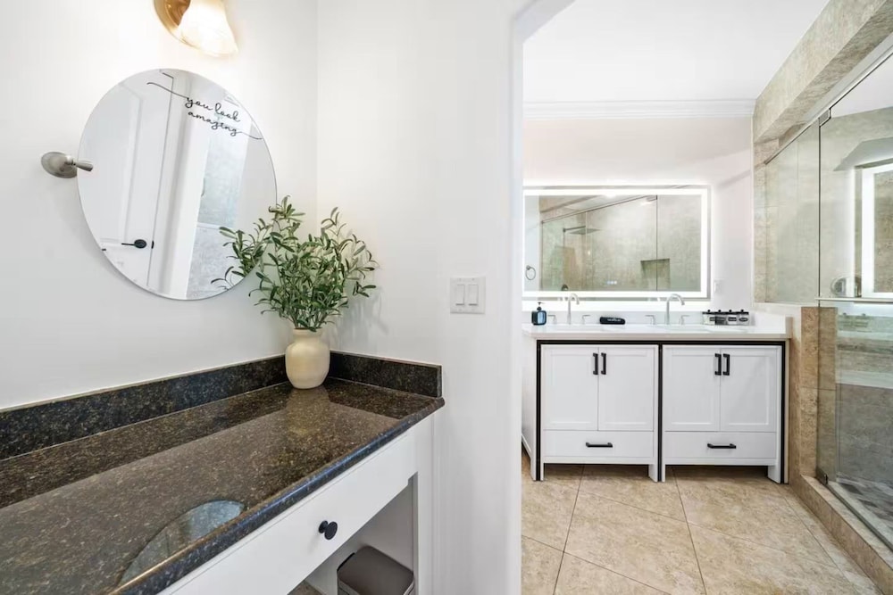 Seas & Greetings! 5BR 4BA House! Elegant Coastal Living Near the Shore