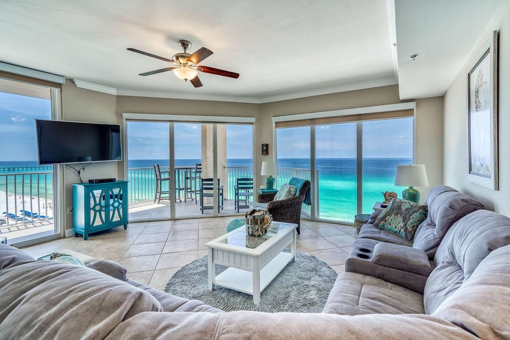 Sea Turtle Retreat! 3BR Beachfront Condo With Stunning Gulf Views Sleeps 8