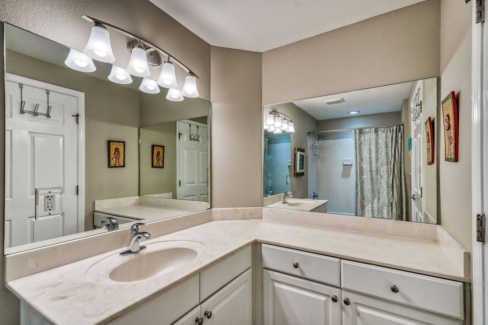 Sea Turtle Retreat! 3BR Beachfront Condo With Stunning Gulf Views Sleeps 8
