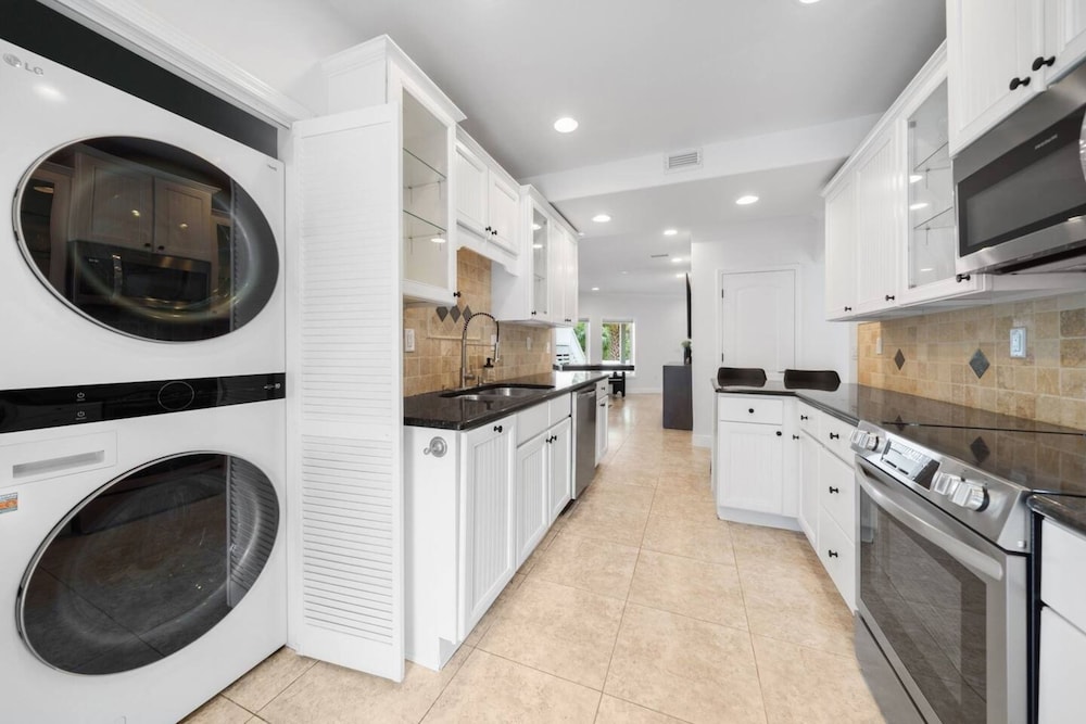 Seas & Greetings! 5BR 4BA House! Elegant Coastal Living Near the Shore