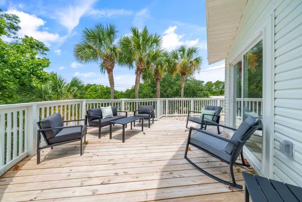 Seas & Greetings! 5BR 4BA House! Elegant Coastal Living Near the Shore