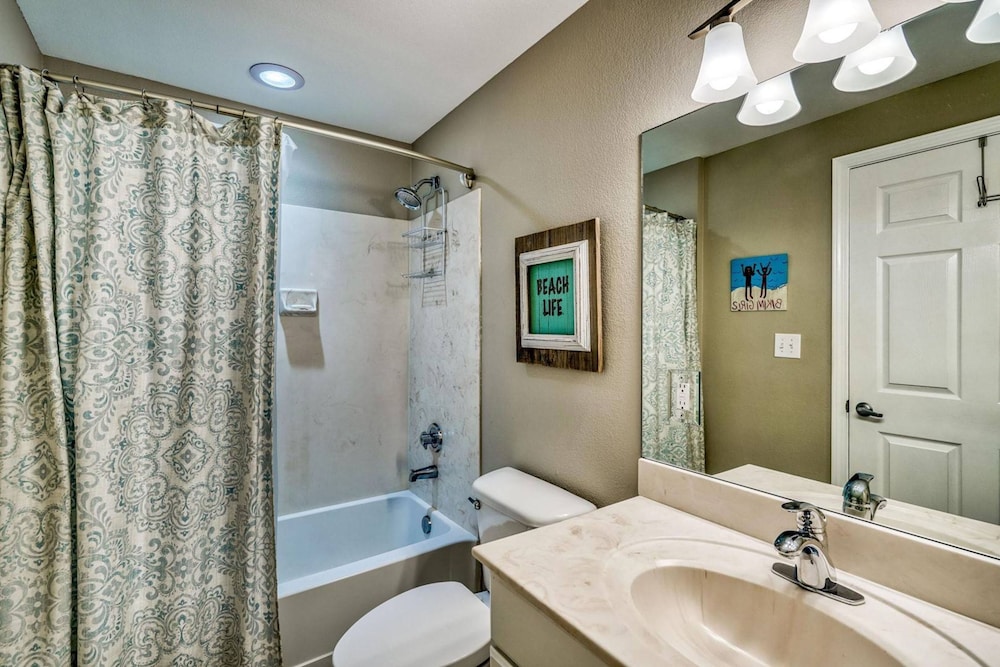 Sea Turtle Retreat! 3BR Beachfront Condo With Stunning Gulf Views Sleeps 8