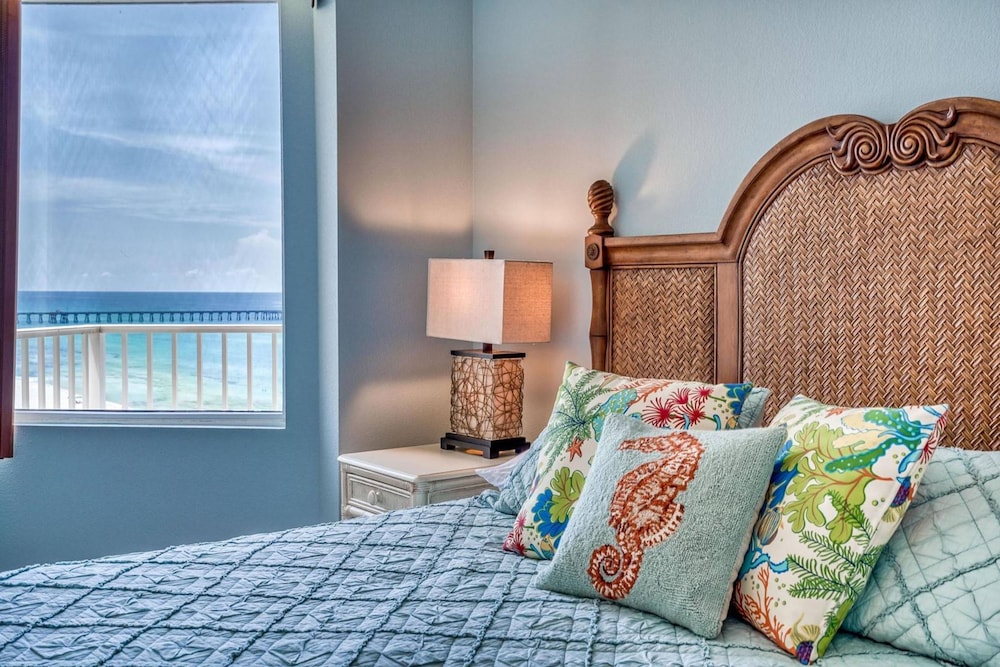 Sea Turtle Retreat! 3BR Beachfront Condo With Stunning Gulf Views Sleeps 8