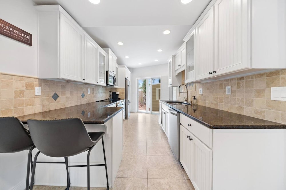 Seas & Greetings! 5BR 4BA House! Elegant Coastal Living Near the Shore