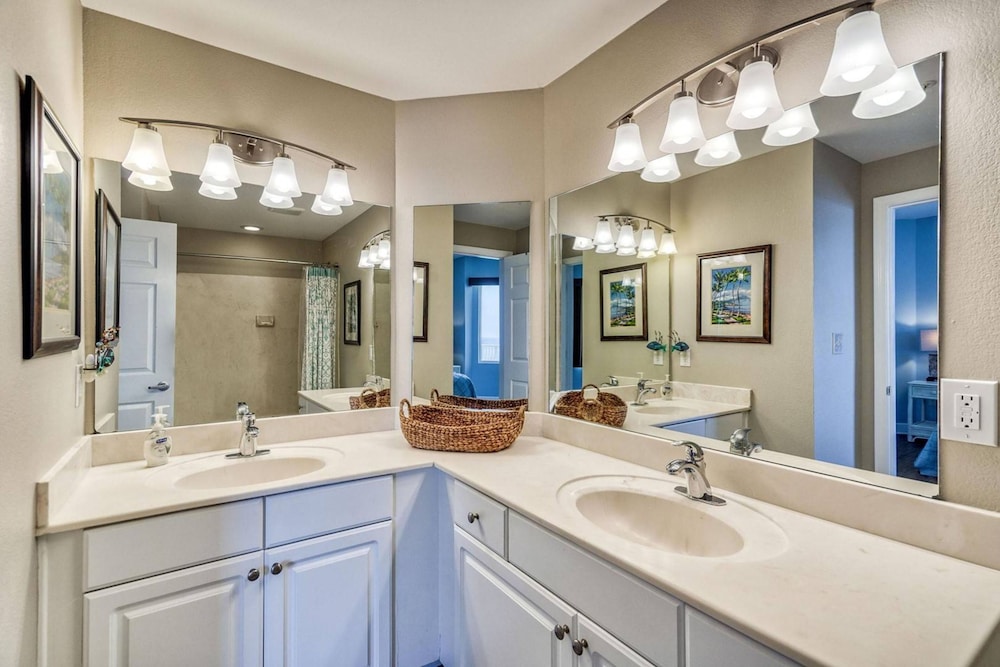 Sea Turtle Retreat! 3BR Beachfront Condo With Stunning Gulf Views Sleeps 8