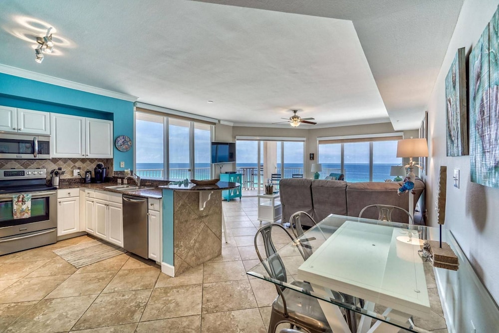 Sea Turtle Retreat! 3BR Beachfront Condo With Stunning Gulf Views Sleeps 8