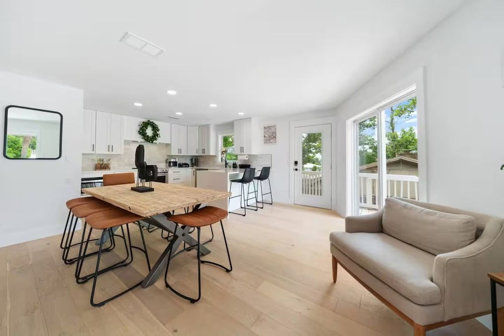 Seas & Greetings! 5BR 4BA House! Elegant Coastal Living Near the Shore
