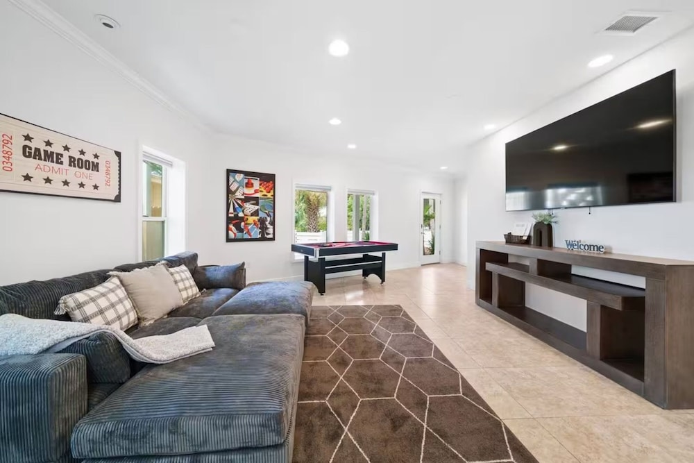 Seas & Greetings! 5BR 4BA House! Elegant Coastal Living Near the Shore