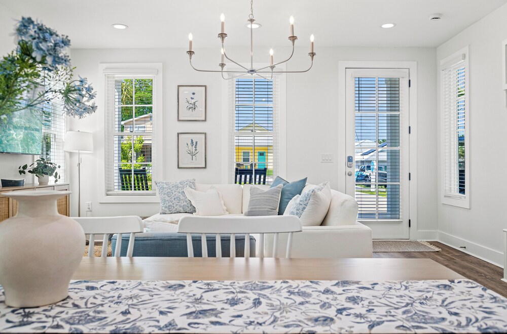 Spacious 6BR Beach Home Sleeps 15 Relax & Reconnect at Coastal Breeze