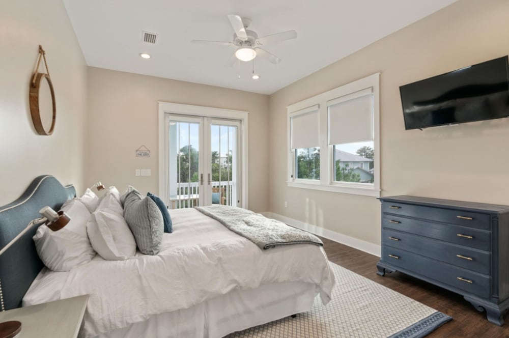 Aquamarine! Sleeps 12! Close to Community Pool! Private Beach Access!