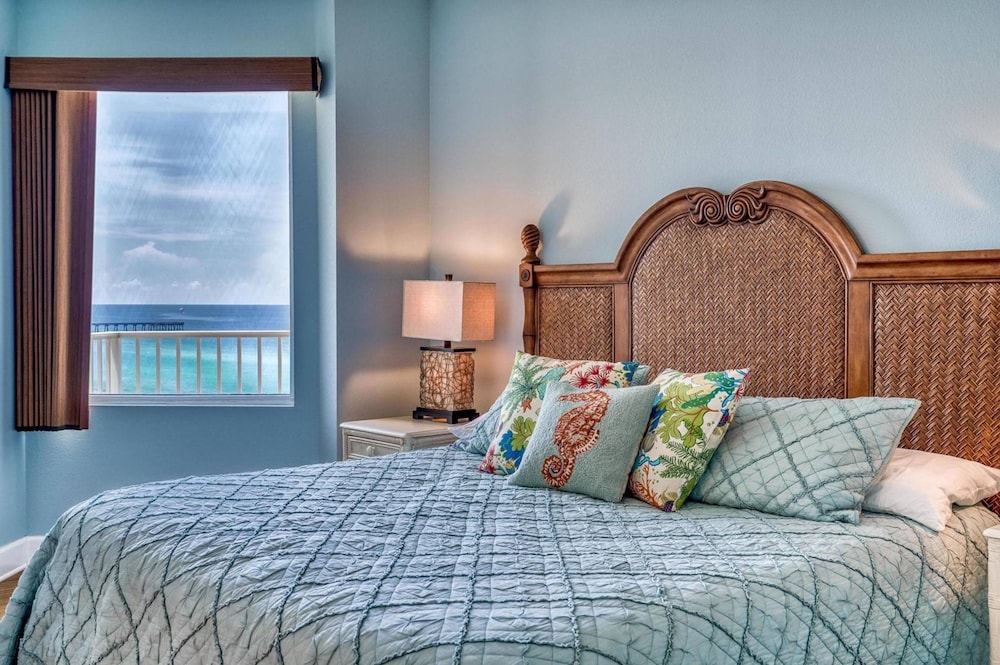 Sea Turtle Retreat! 3BR Beachfront Condo With Stunning Gulf Views Sleeps 8