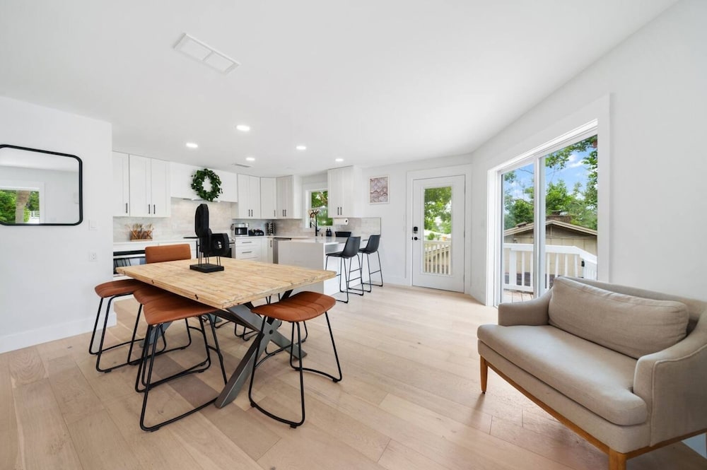 Seas & Greetings! 5BR 4BA House! Elegant Coastal Living Near the Shore