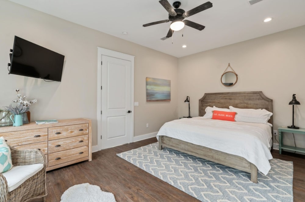 Aquamarine! Sleeps 12! Close to Community Pool! Private Beach Access!