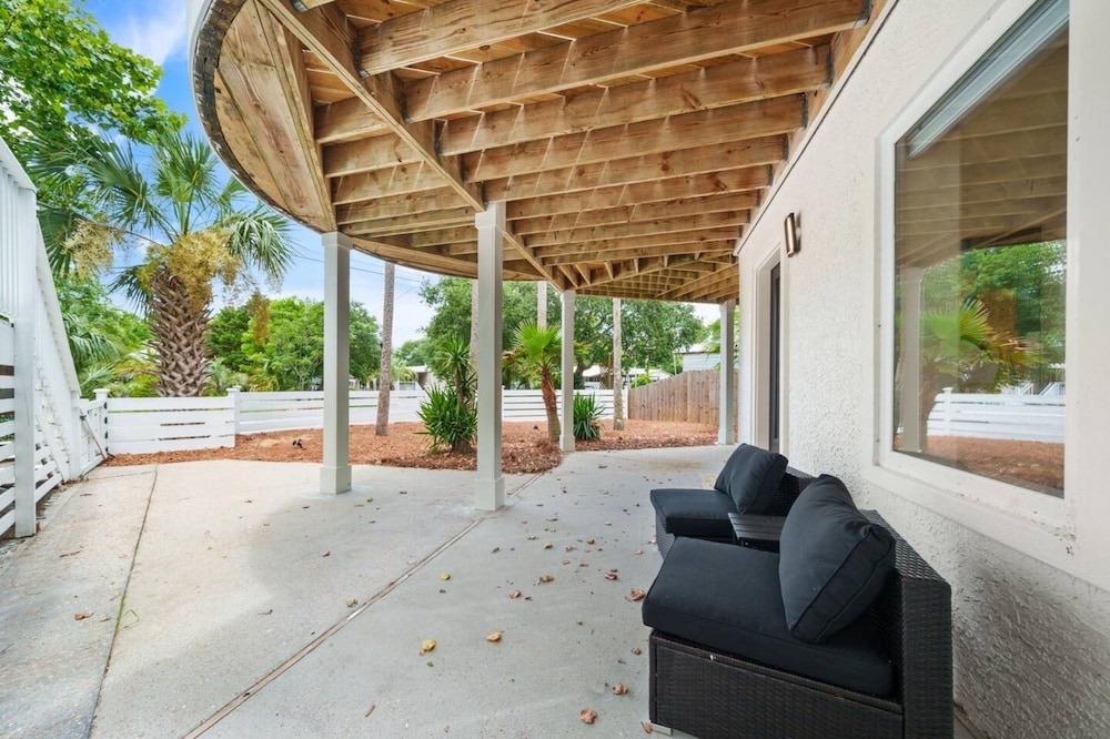 Seas & Greetings! 5BR 4BA House! Elegant Coastal Living Near the Shore