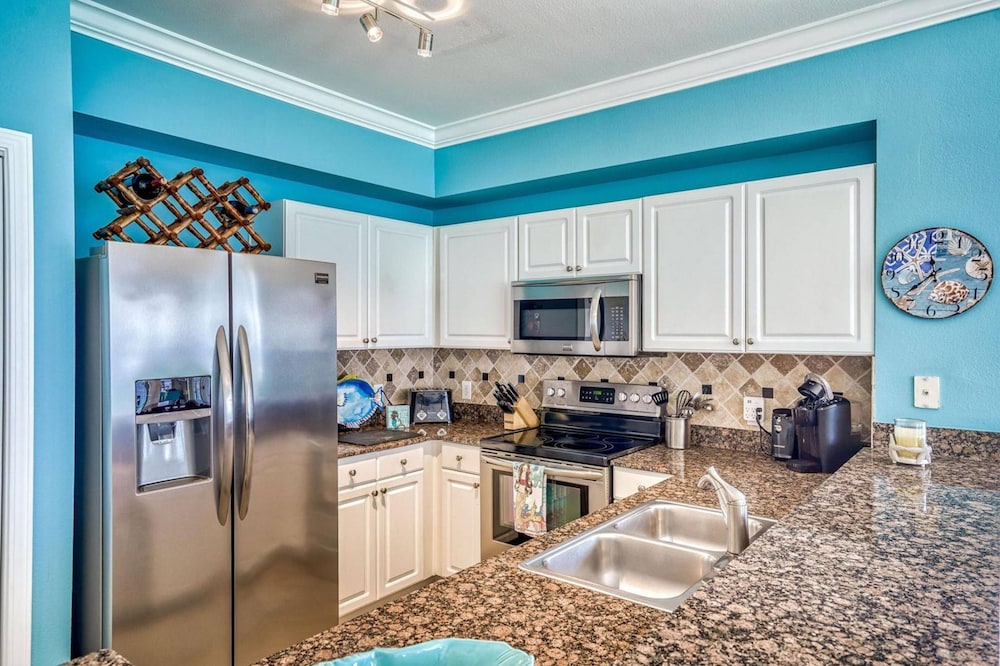 Sea Turtle Retreat! 3BR Beachfront Condo With Stunning Gulf Views Sleeps 8