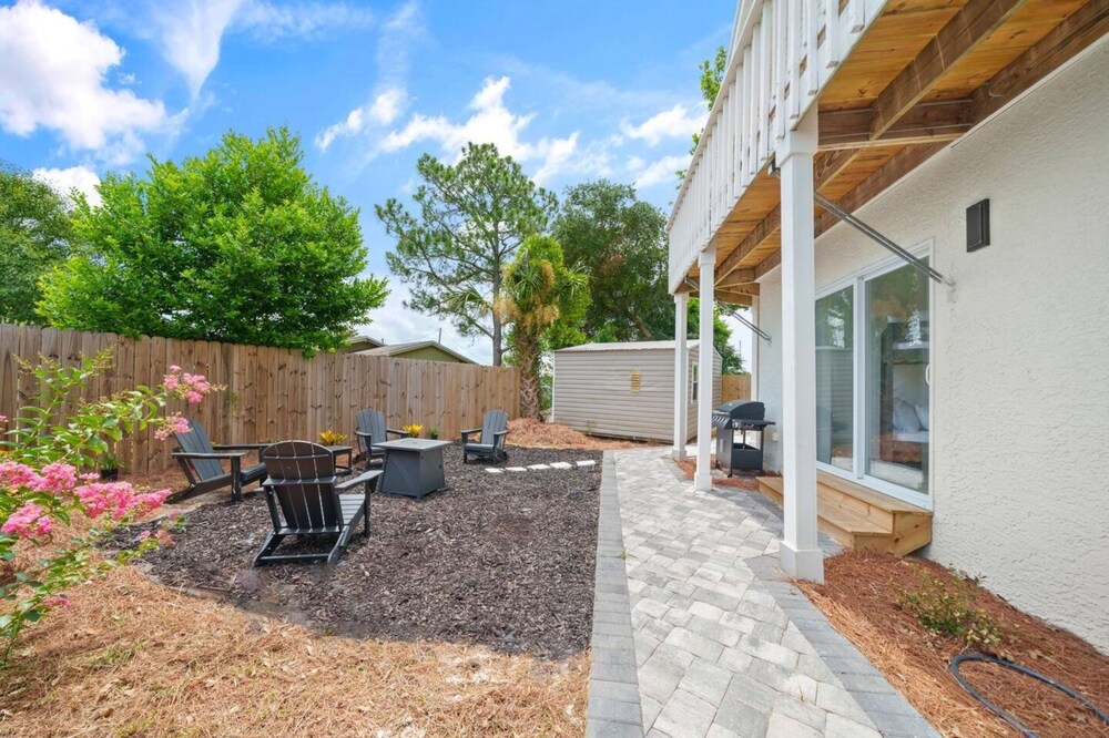 Seas & Greetings! 5BR 4BA House! Elegant Coastal Living Near the Shore