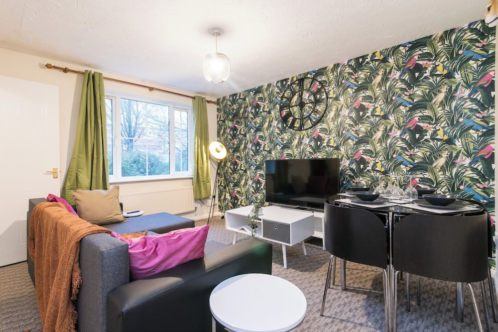 Coventry 3bedroom With Private Garden & Parking